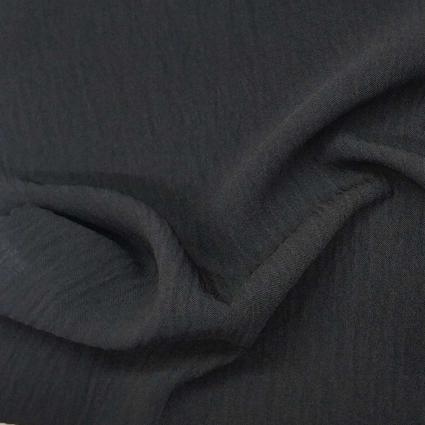 Lightweight Polyester Fabric – B52